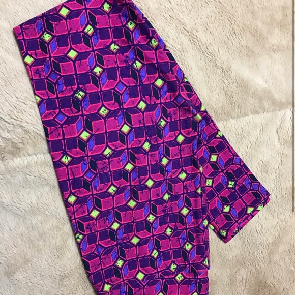 Bundle of 3 🆕 Leggings - Russian Nesting Dolls, Peacock, Geometric - Picture 4 of 4